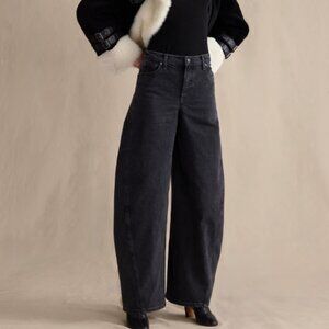 Banana Republic High-Rise Loose Barrel Jean in Washed Black Size 28